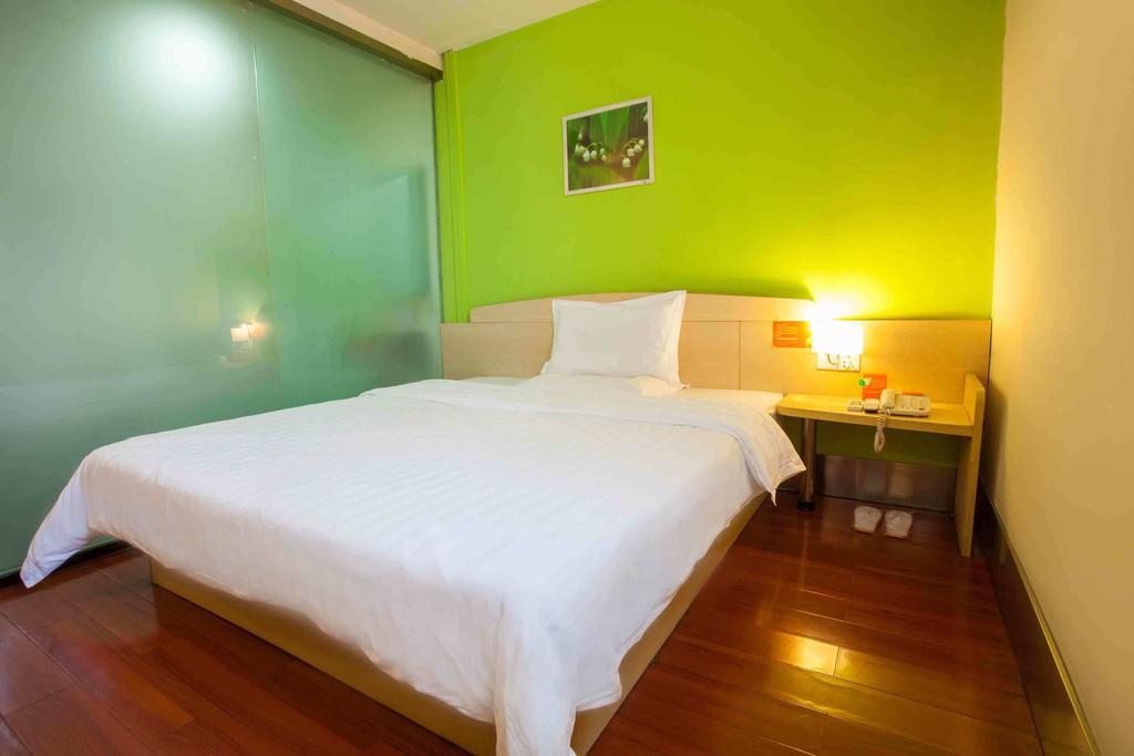 7Days Inn Zhongshan People'S Hospital Holiday Square Room photo